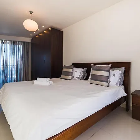 Metrostays Penthouse St Julian's *
